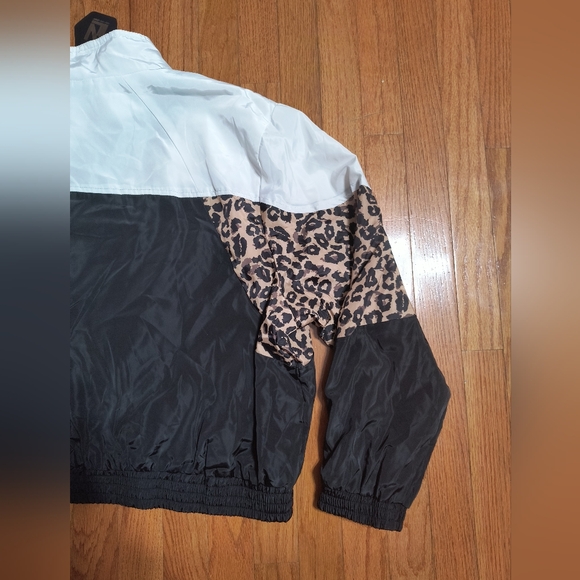 NWT New Look Sport wind suit cropped jacket, women's 3X, animal print - Picture 11 of 11